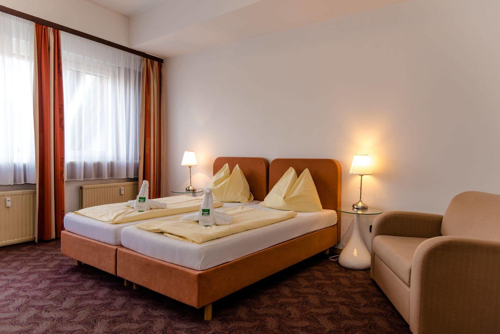 Stadthotel Schwerterbraeu Юденбурґ Екстер'єр фото